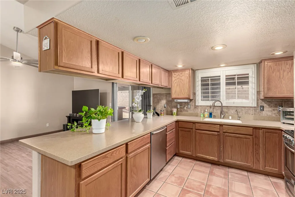 307 Oak Canyon, Henderson, NV 89015