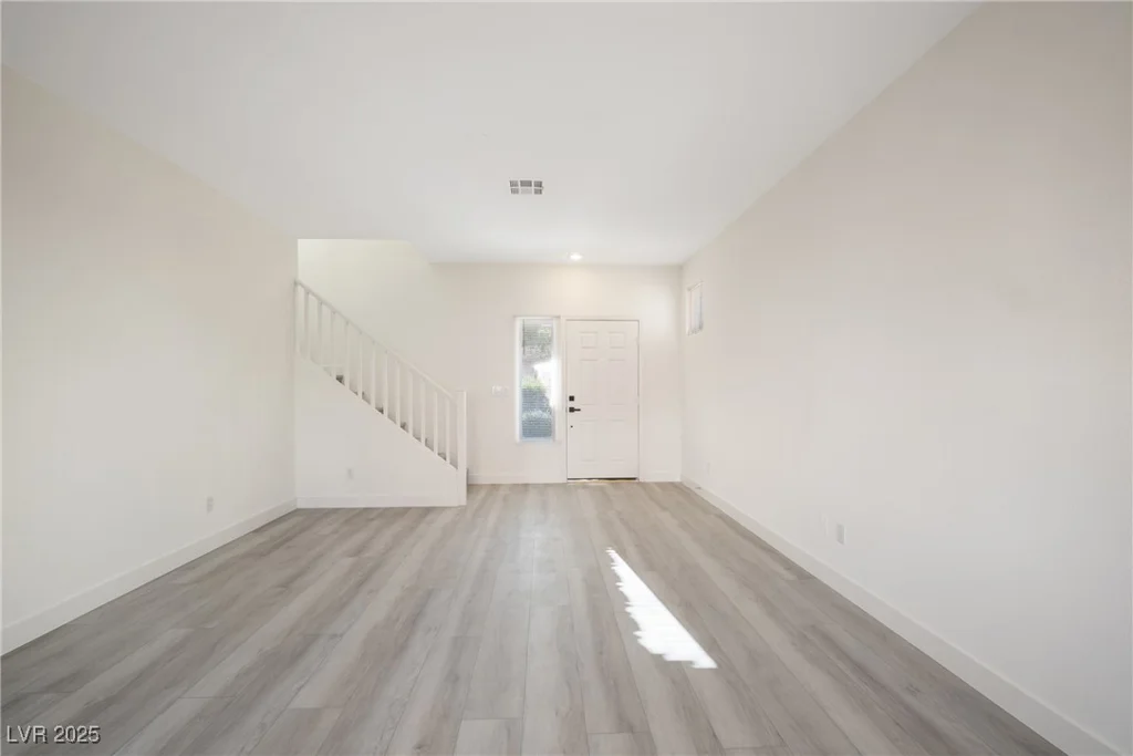 5573 La Perla, Las Vegas, NV 89122