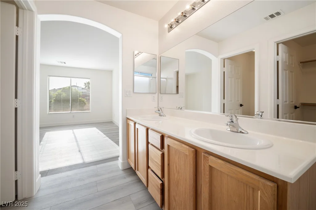 5573 La Perla, Las Vegas, NV 89122