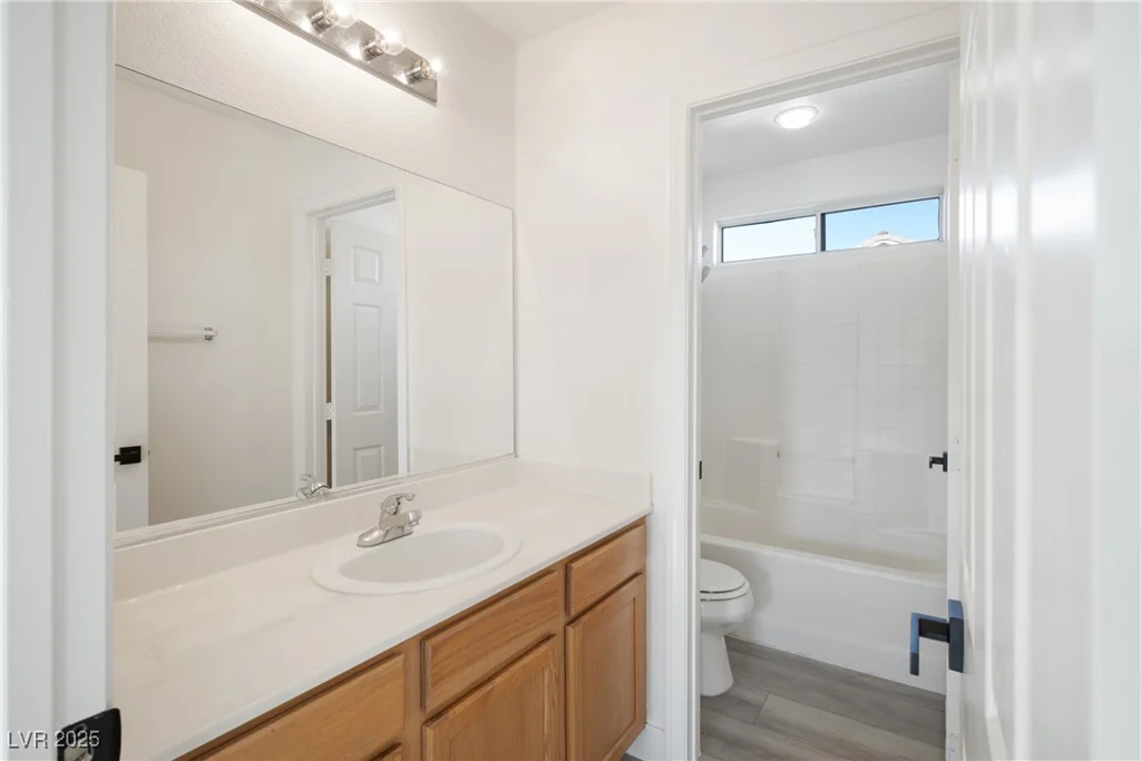 5573 La Perla, Las Vegas, NV 89122