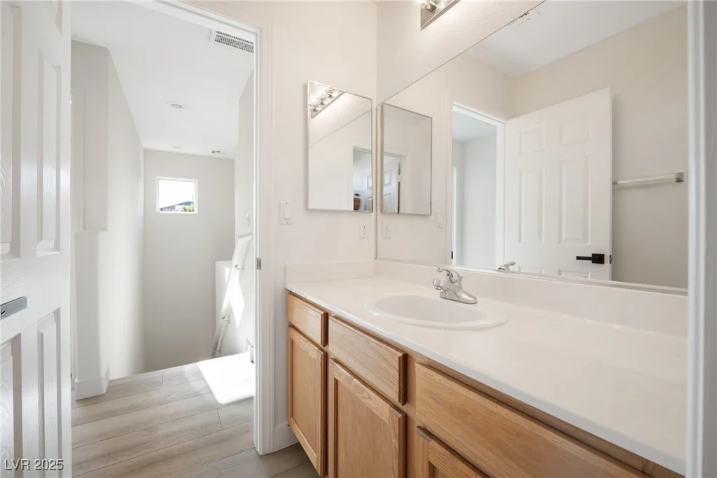 5573 La Perla, Las Vegas, NV 89122