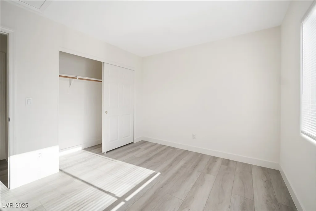 5573 La Perla, Las Vegas, NV 89122