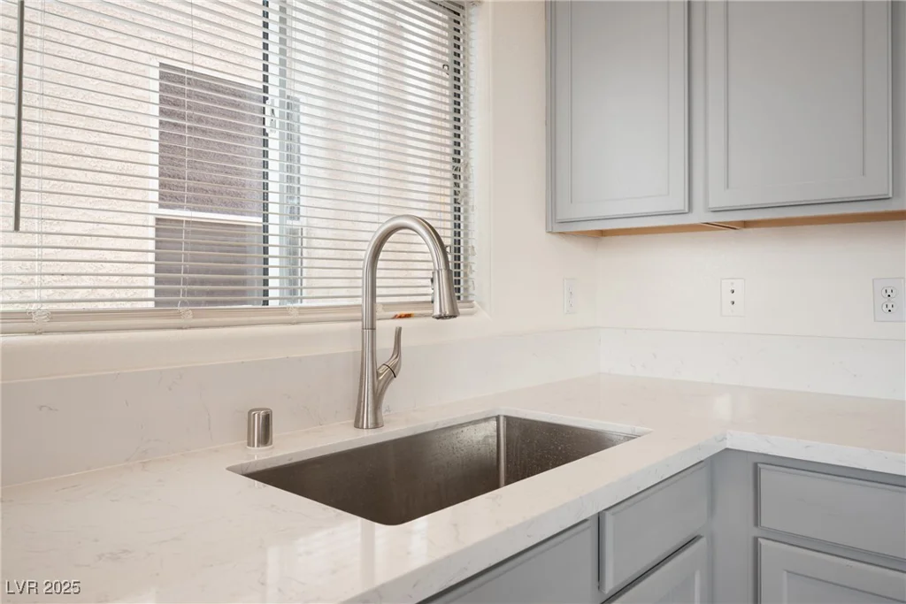 5573 La Perla, Las Vegas, NV 89122
