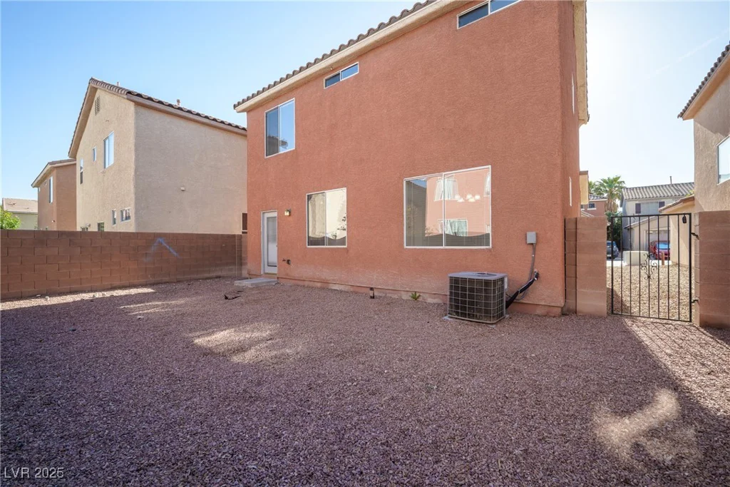 5573 La Perla, Las Vegas, NV 89122
