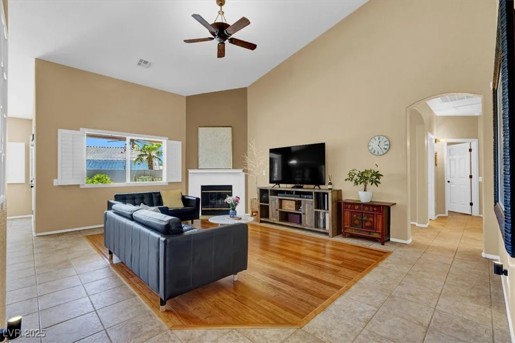 10805 Hollow Creek, Las Vegas, NV 89144