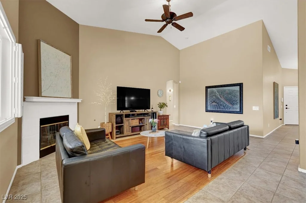 10805 Hollow Creek, Las Vegas, NV 89144
