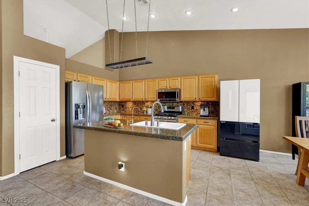 10805 Hollow Creek, Las Vegas, NV 89144