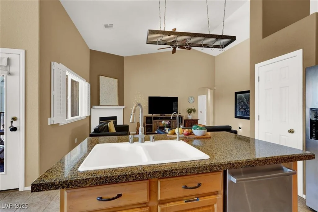 10805 Hollow Creek, Las Vegas, NV 89144