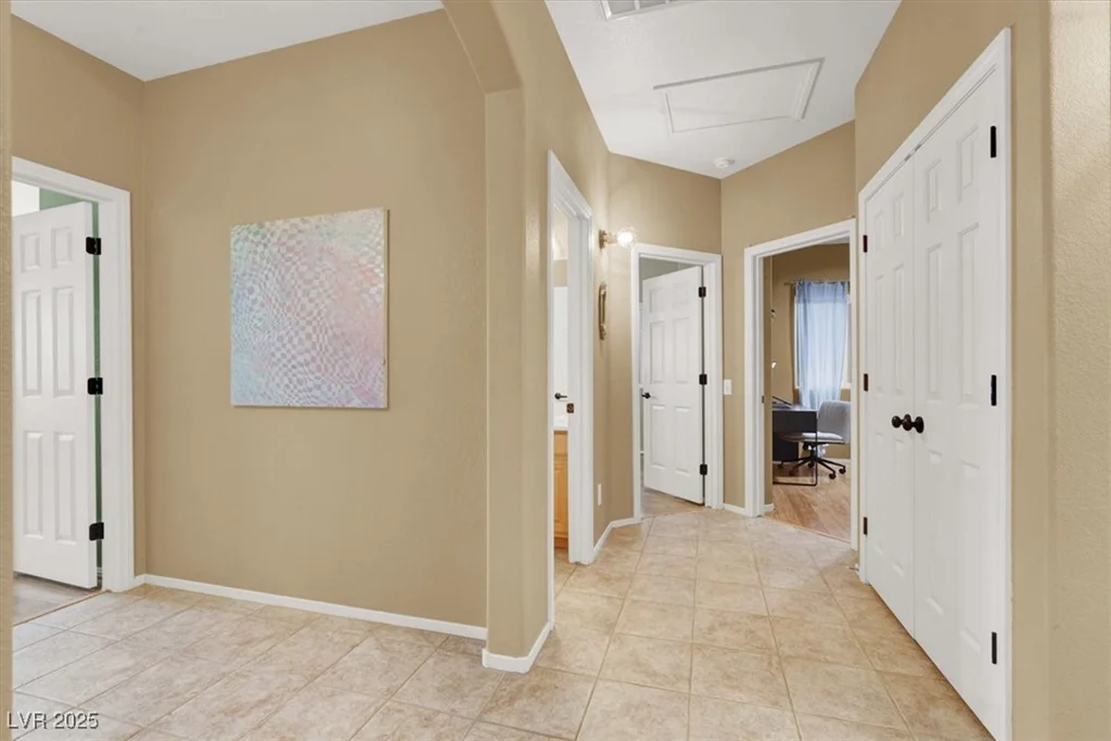 10805 Hollow Creek, Las Vegas, NV 89144