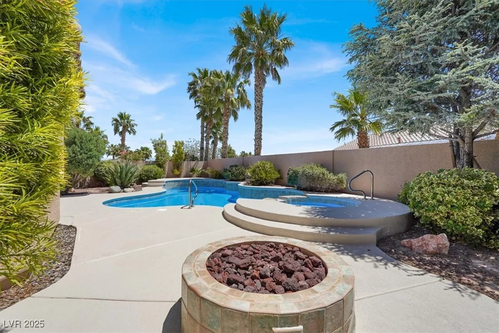 10805 Hollow Creek, Las Vegas, NV 89144