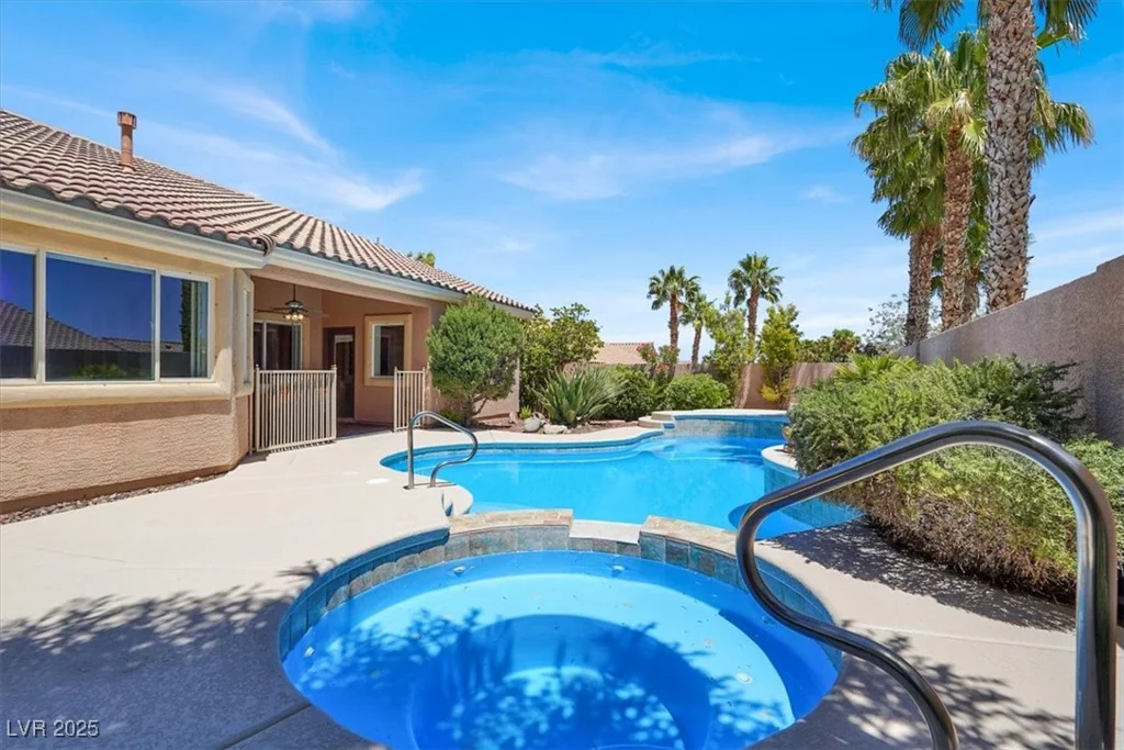 10805 Hollow Creek, Las Vegas, NV 89144