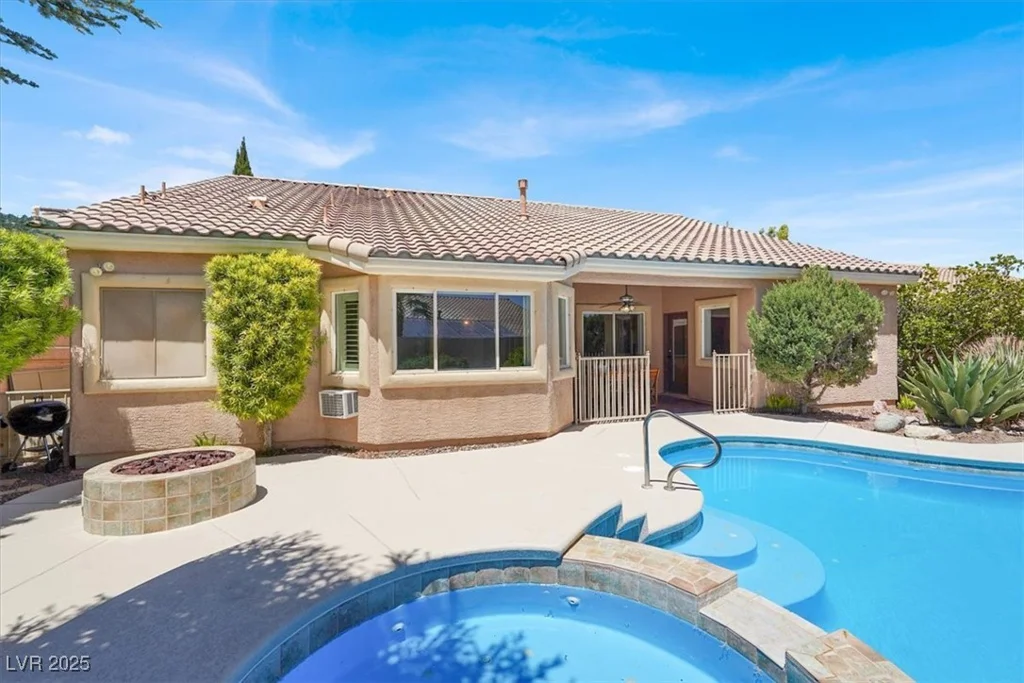 10805 Hollow Creek, Las Vegas, NV 89144