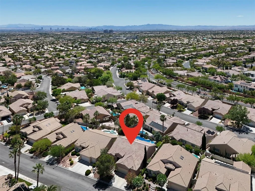 10805 Hollow Creek, Las Vegas, NV 89144