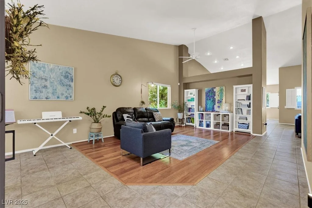 10805 Hollow Creek, Las Vegas, NV 89144