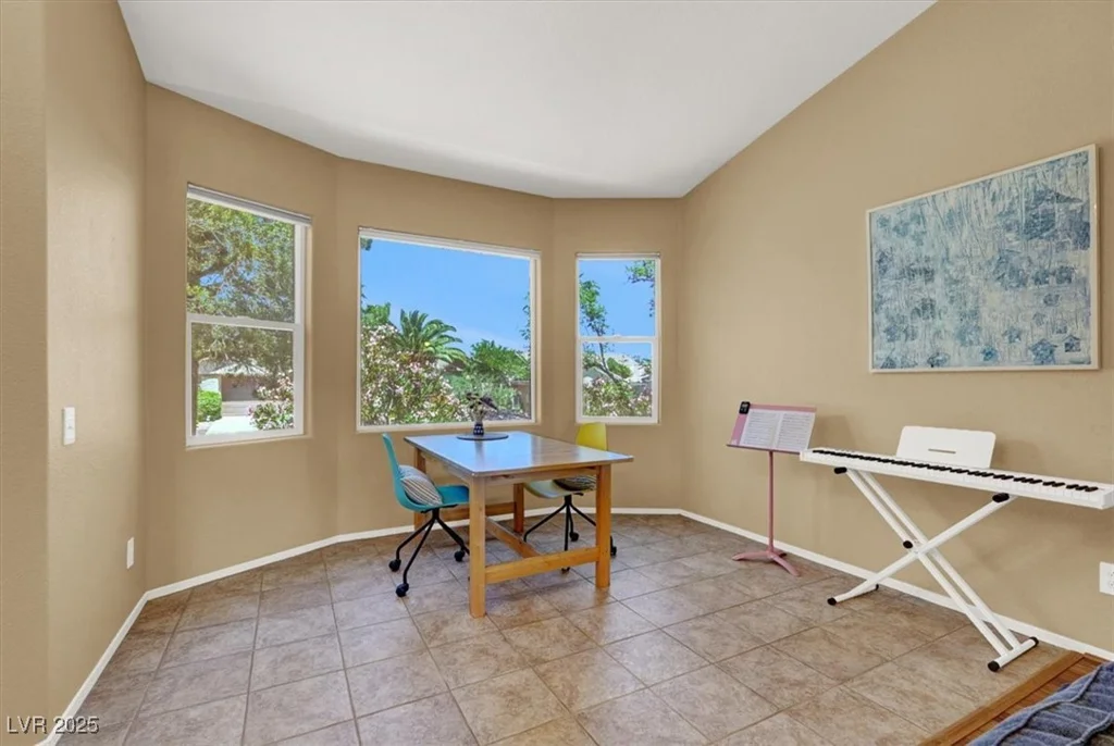 10805 Hollow Creek, Las Vegas, NV 89144