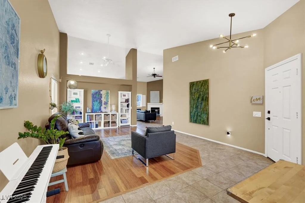10805 Hollow Creek, Las Vegas, NV 89144