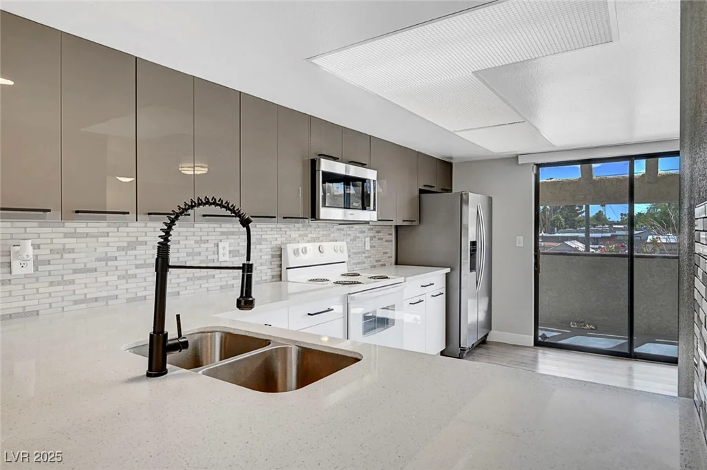 2080 Karen, Las Vegas, NV 89169