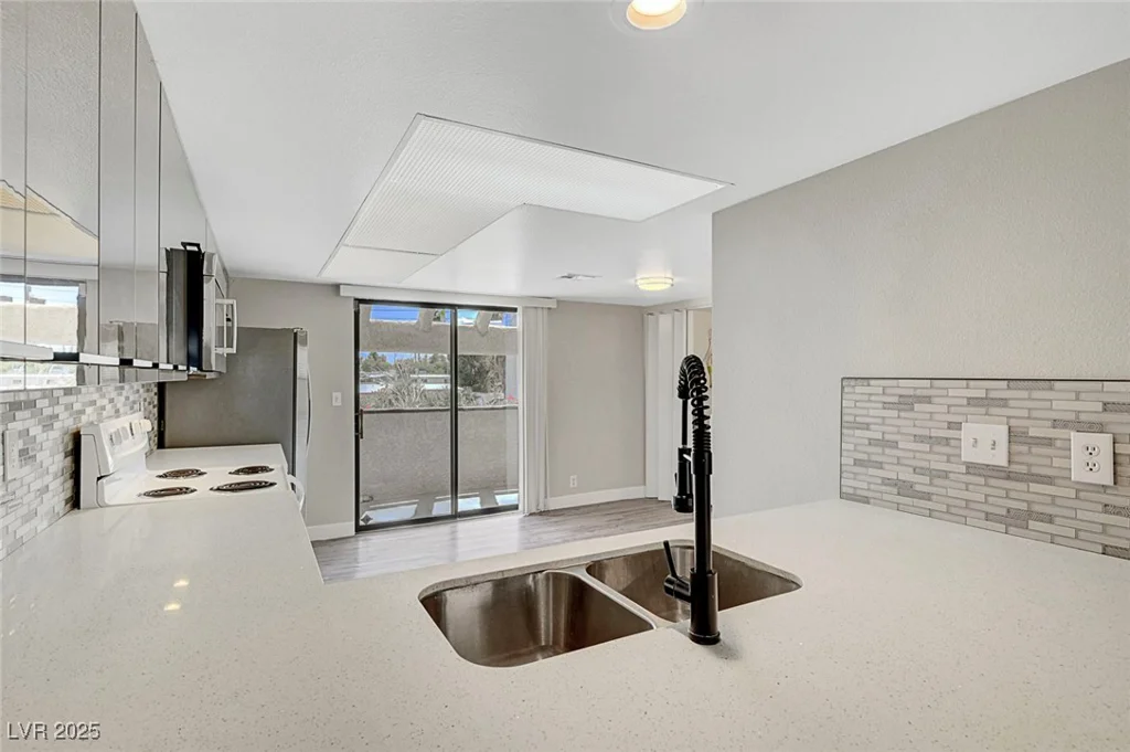 2080 Karen, Las Vegas, NV 89169