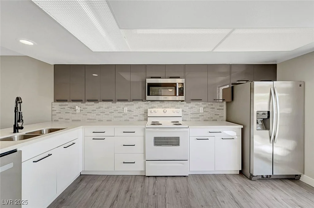 2080 Karen, Las Vegas, NV 89169