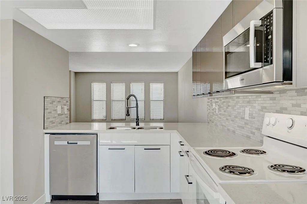 2080 Karen, Las Vegas, NV 89169