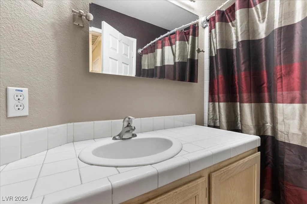 5937 Round Castle, Las Vegas, NV 89130