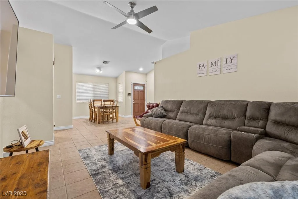 5937 Round Castle, Las Vegas, NV 89130