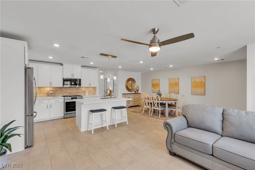 9605 Oliver Hills, Las Vegas, NV 89143