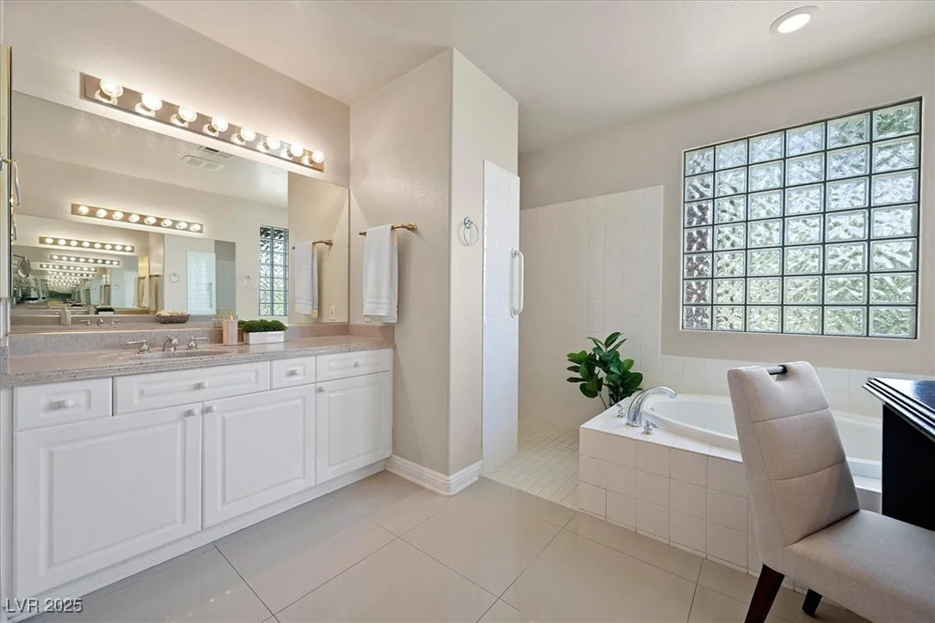 7986 Merlewood, Las Vegas, NV 89117
