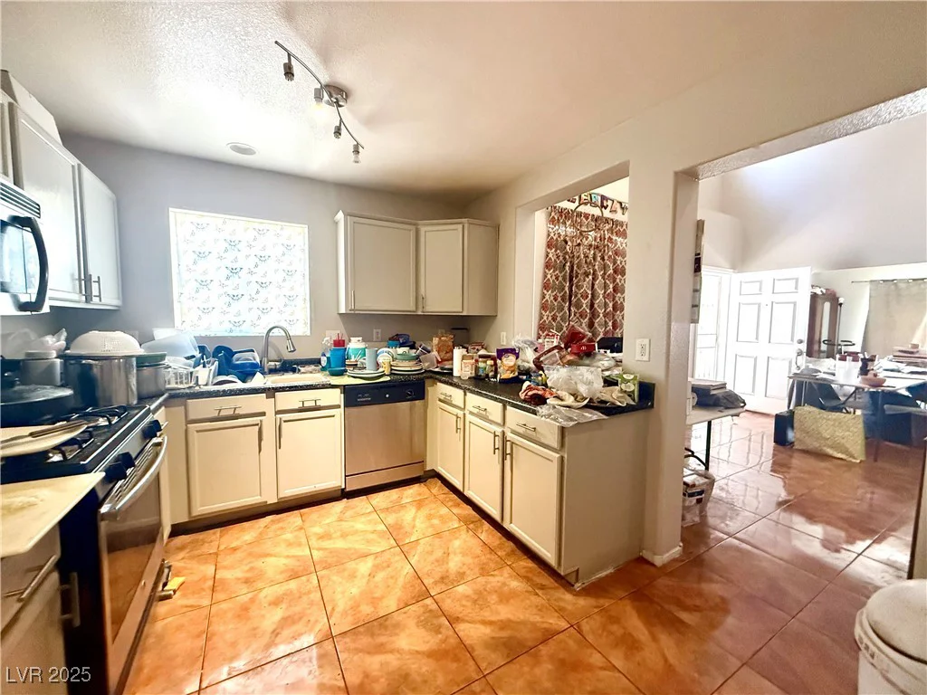 6287 Stone Hollow, Las Vegas, NV 89156