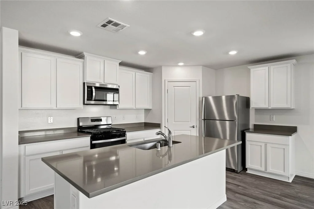 1656 Desert Path, North Las Vegas, NV 89032