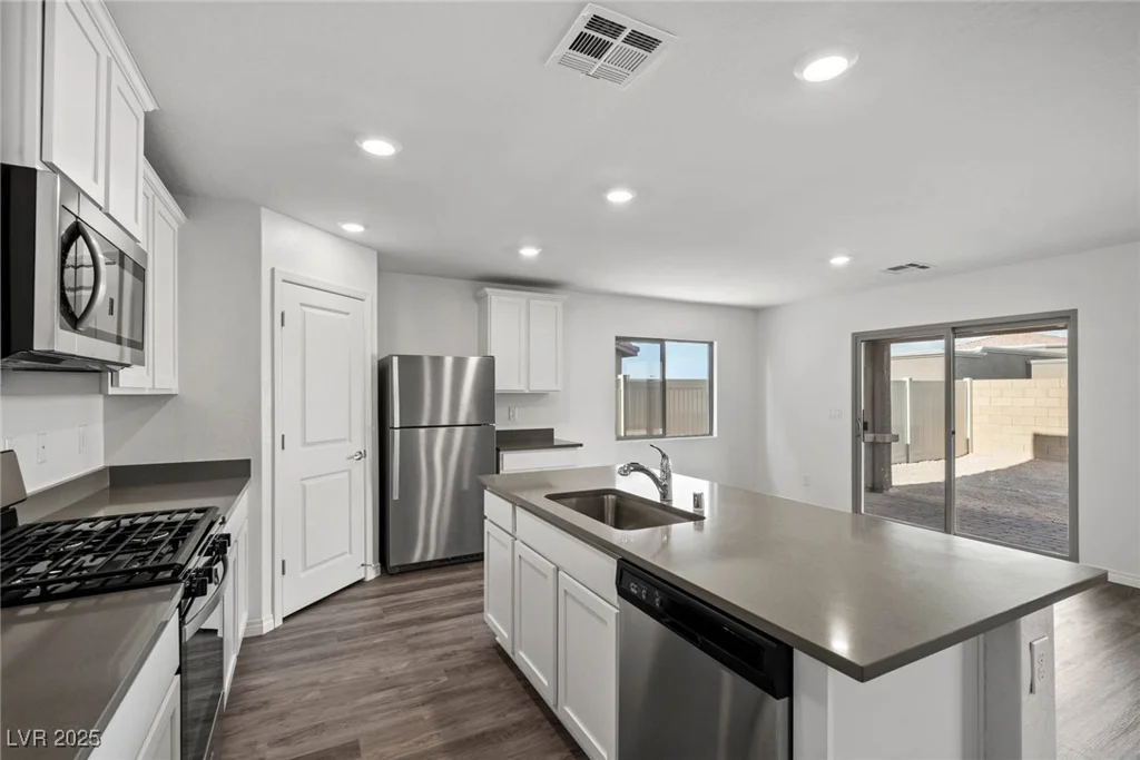 1656 Desert Path, North Las Vegas, NV 89032