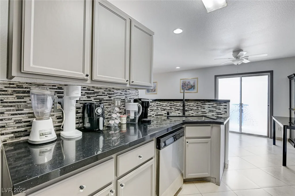10078 Delicate Dew, Las Vegas, NV 89183