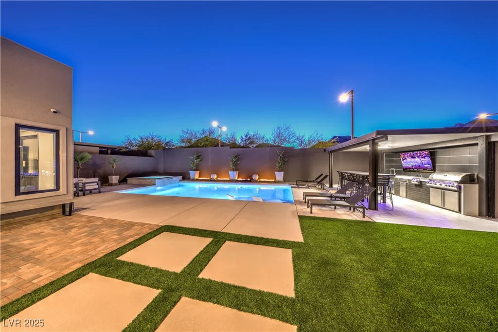 461 Highview Ridge, Las Vegas, NV 89138