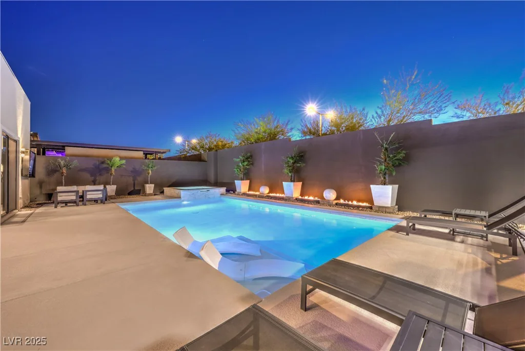 461 Highview Ridge, Las Vegas, NV 89138
