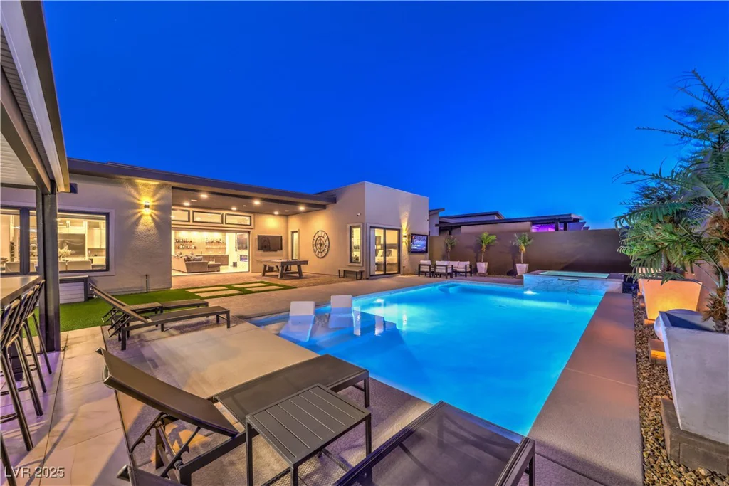 461 Highview Ridge, Las Vegas, NV 89138