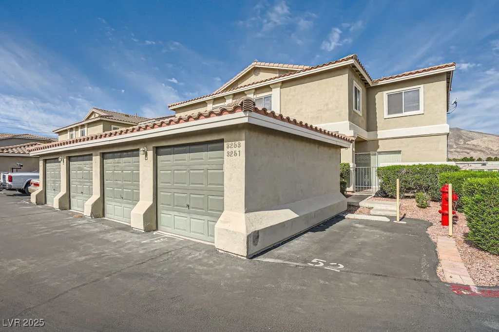 3253 Mystic Ridge, Las Vegas, NV 89129