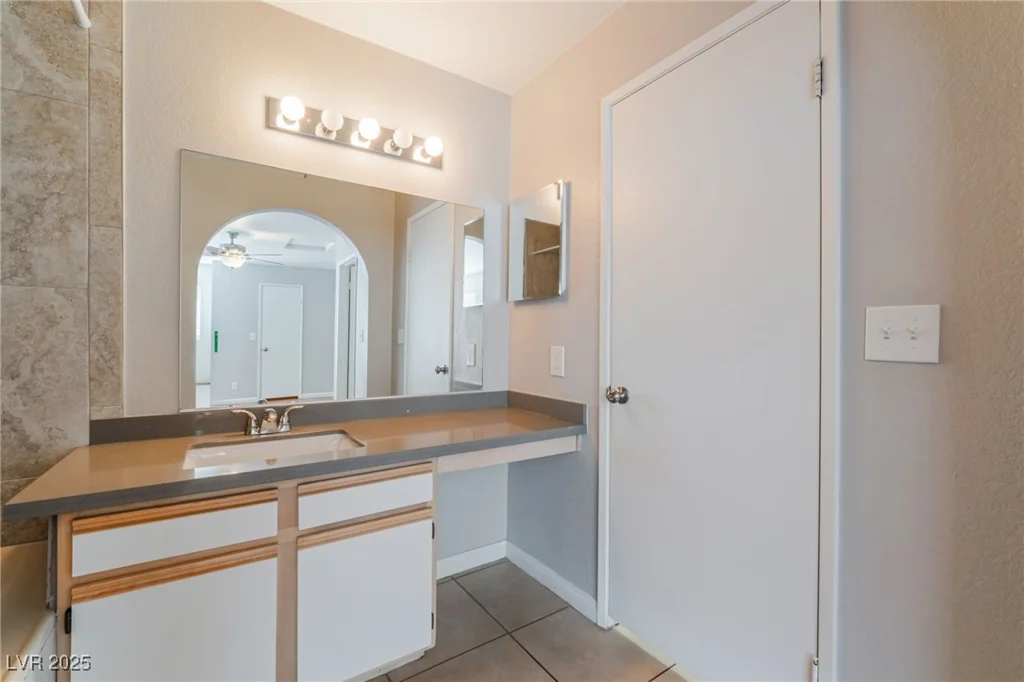 2200 Fort Apache, Las Vegas, NV 89117
