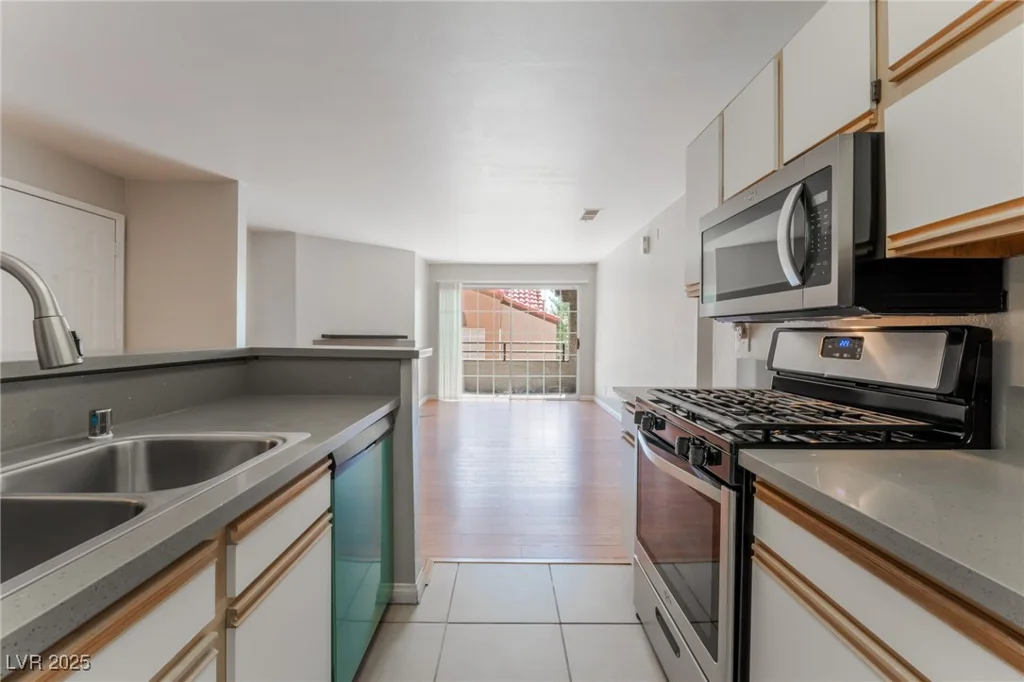 2200 Fort Apache, Las Vegas, NV 89117