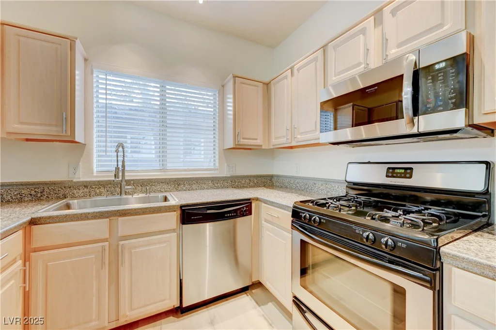 5250 Rainbow, Las Vegas, NV 89118
