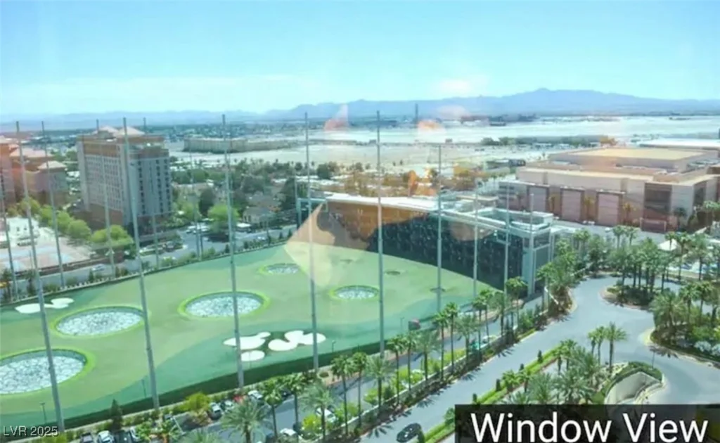 135 Harmon, Las Vegas, NV 89109