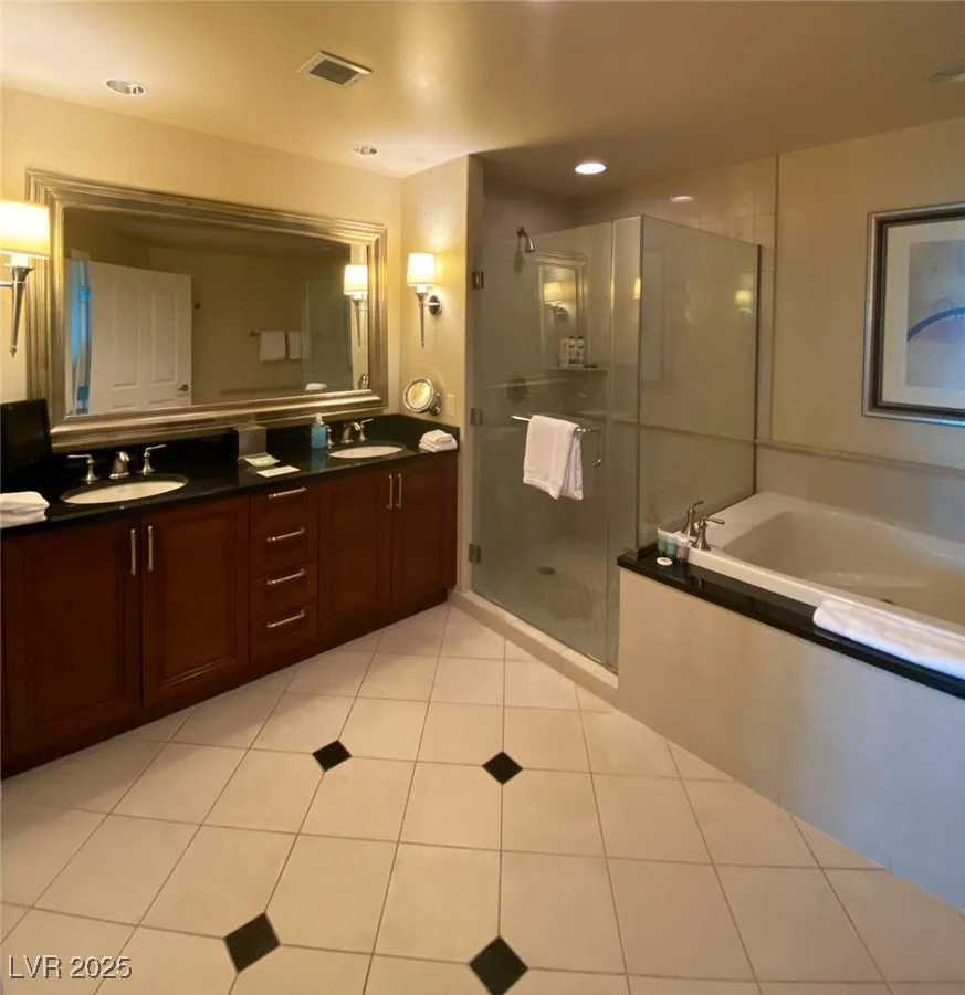 135 Harmon, Las Vegas, NV 89109