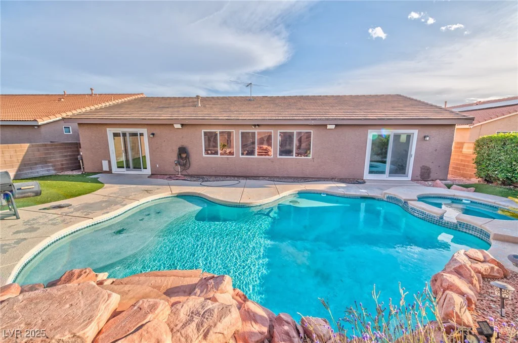 8212 Cabin Springs, Las Vegas, NV 89131