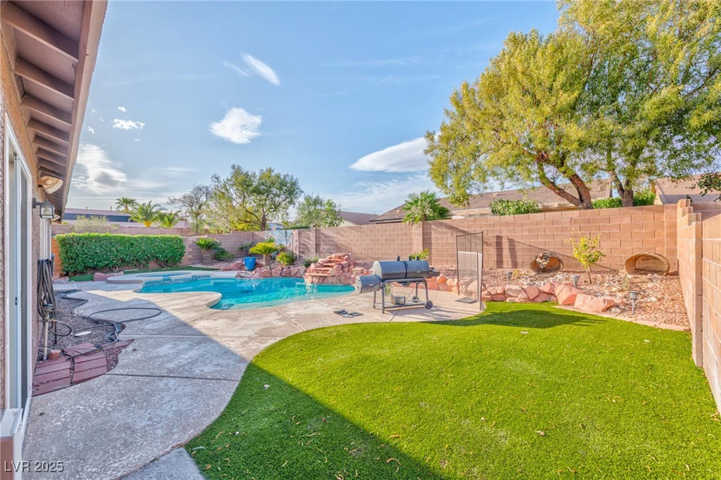 8212 Cabin Springs, Las Vegas, NV 89131