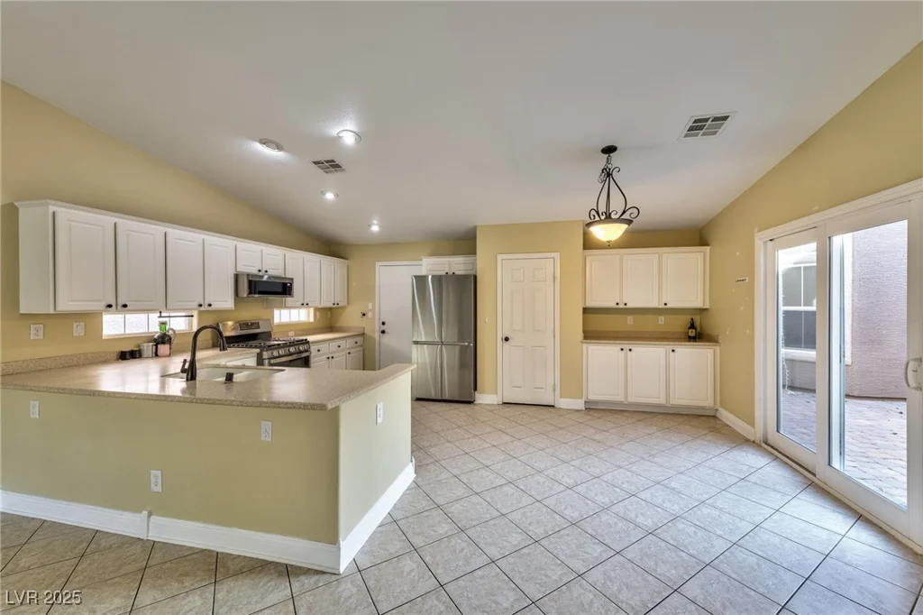 8212 Cabin Springs, Las Vegas, NV 89131