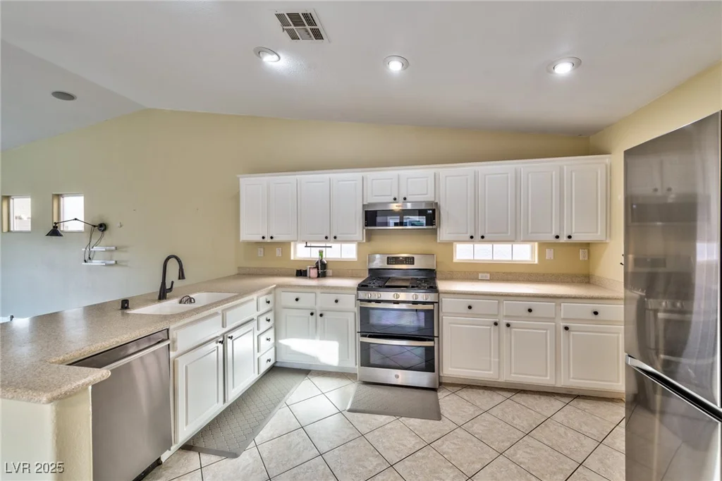 8212 Cabin Springs, Las Vegas, NV 89131