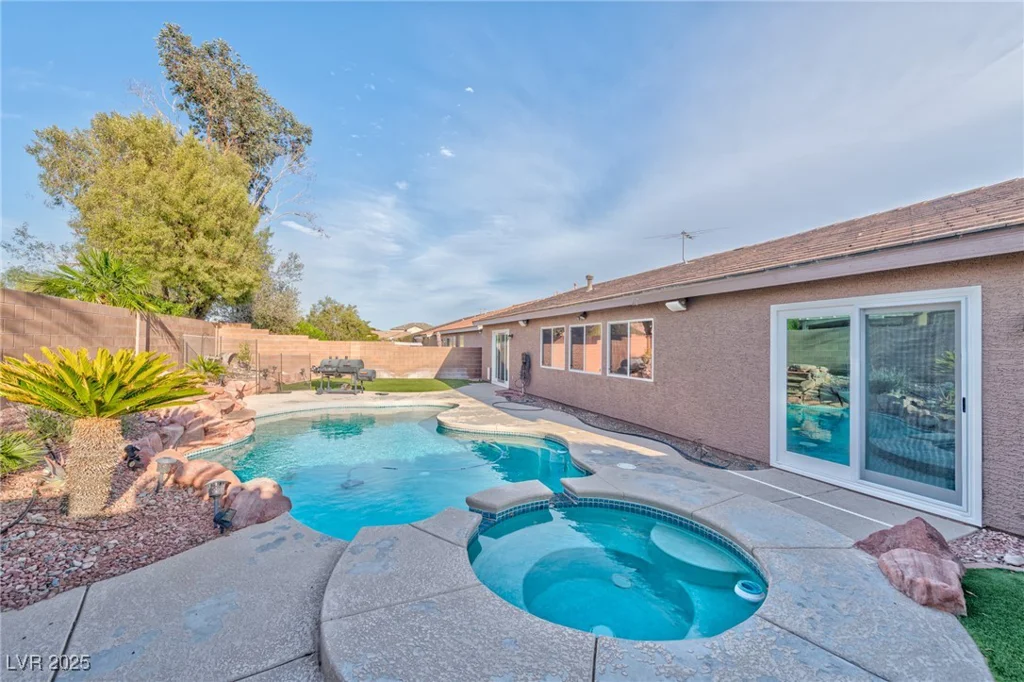 8212 Cabin Springs, Las Vegas, NV 89131