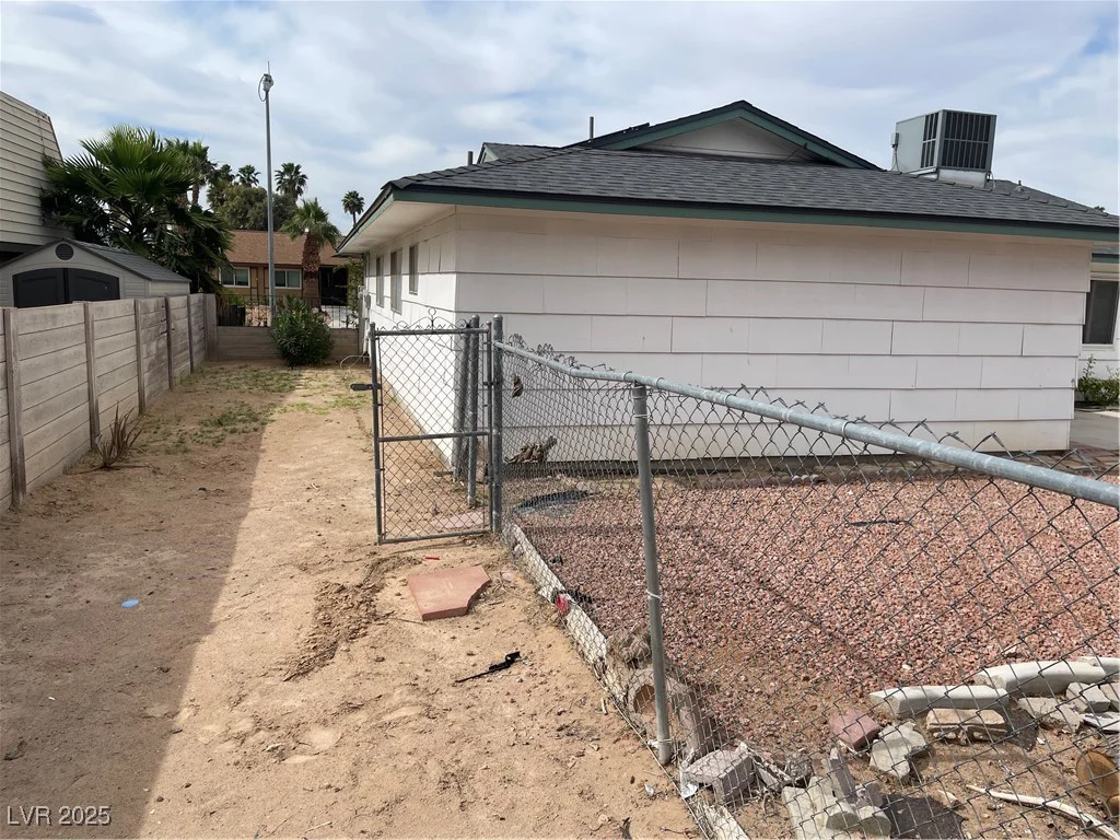 4564 Dennis, Las Vegas, NV 89121