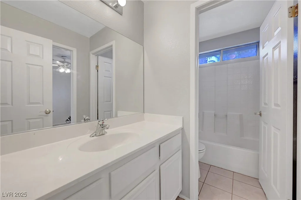8012 Desire, Las Vegas, NV 89128