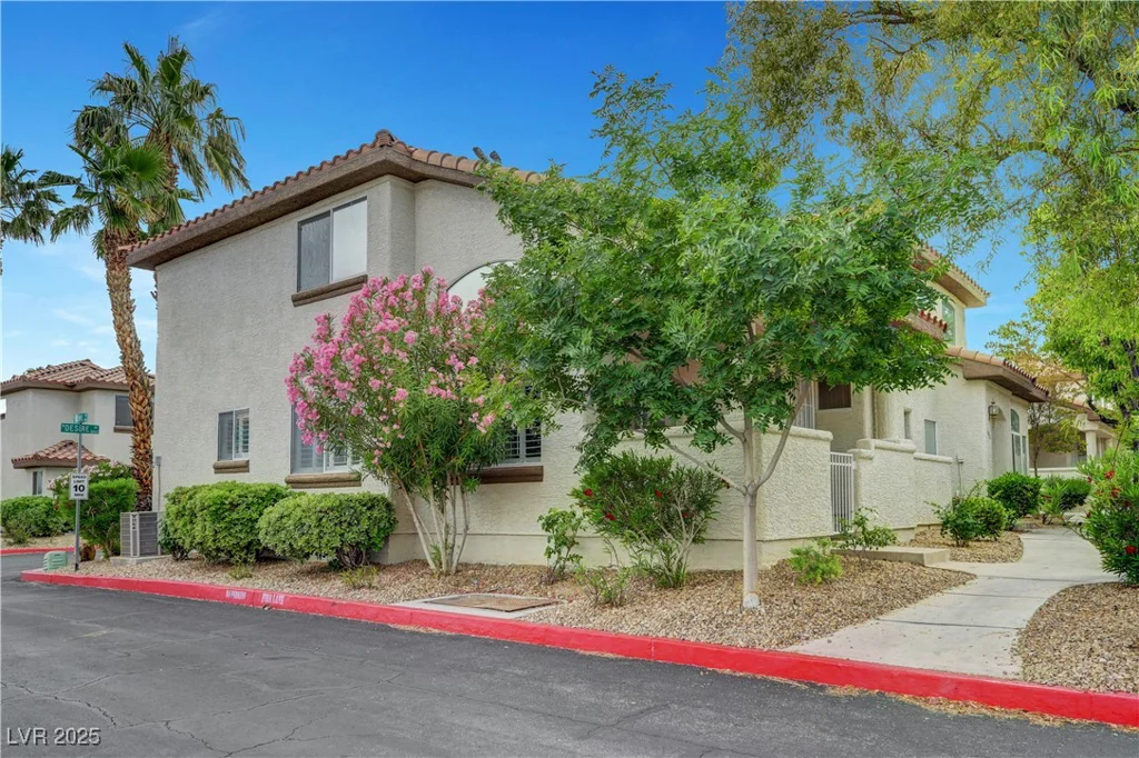 8012 Desire, Las Vegas, NV 89128