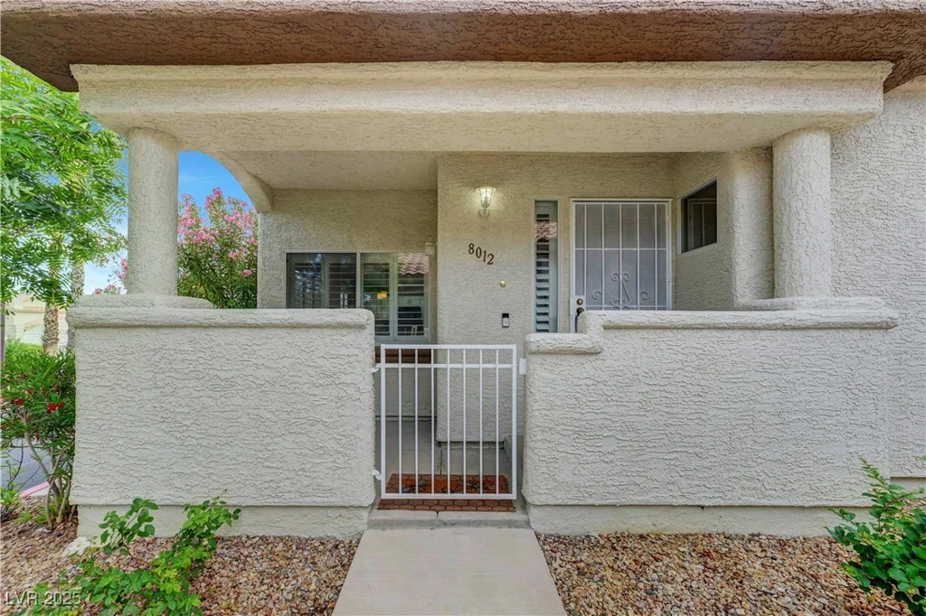 8012 Desire, Las Vegas, NV 89128